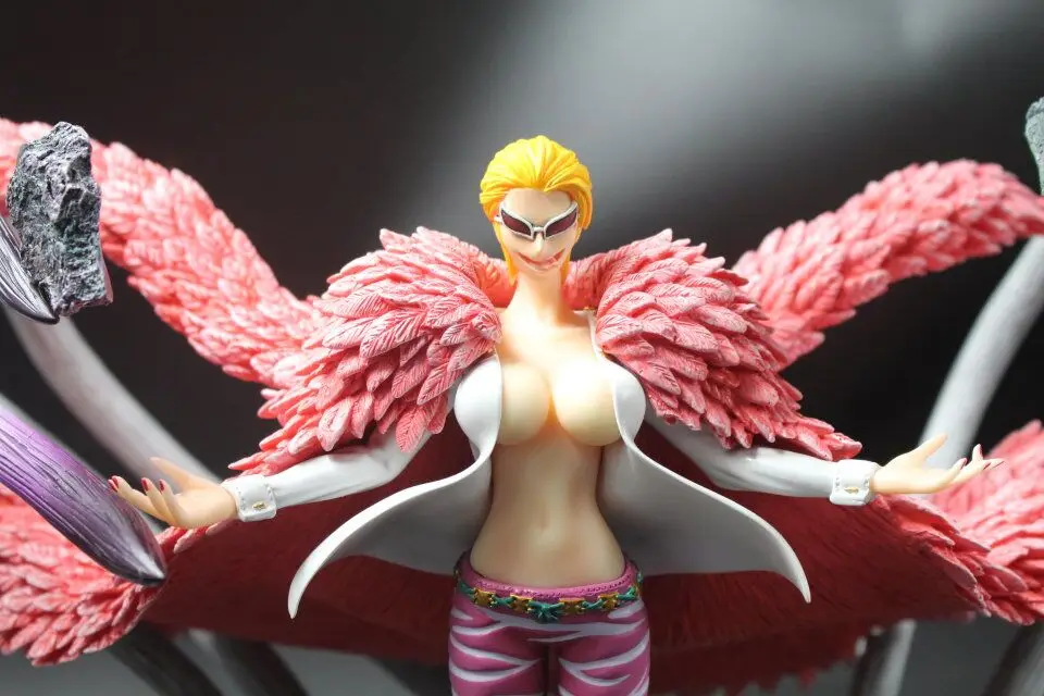 Модели вентиляторов в наличии одна деталь 33 см Donquixote Doflamingo женская версия gk смолы