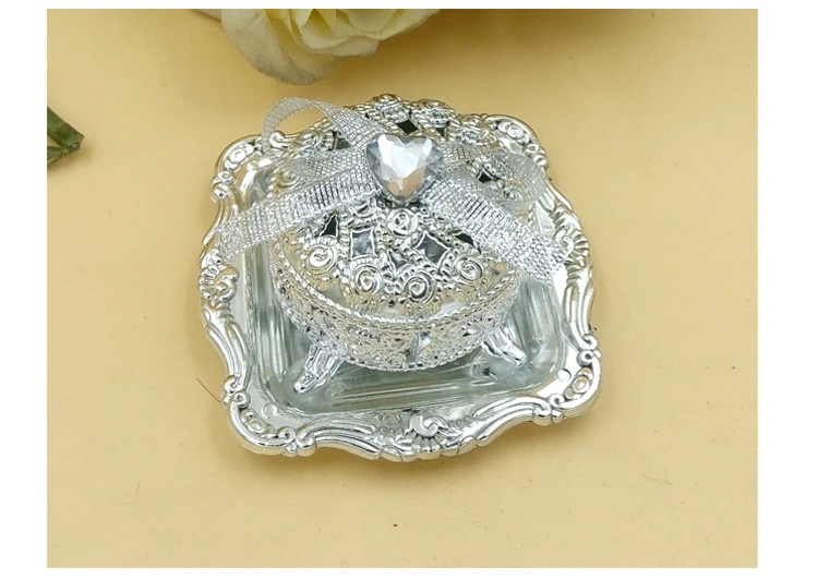 Позолоченная серебряная коробка для сладостей с сокровищами Бесплатная