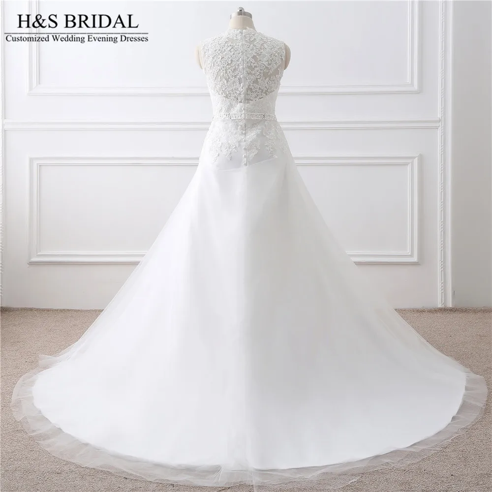 Кружевное платье с V-образным вырезом и аппликацией