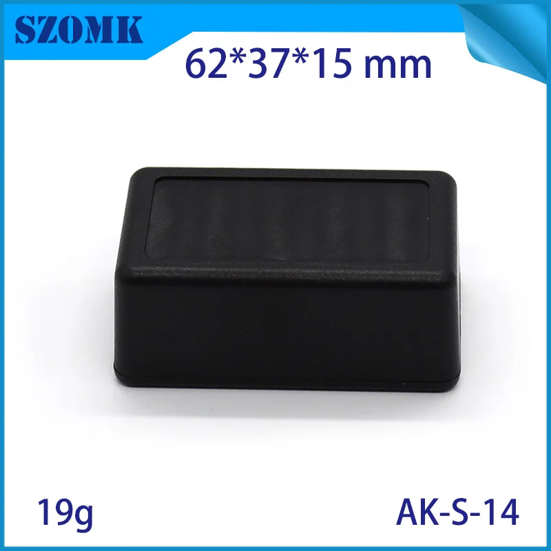 Пластиковая распределительная коробка с небольшим контроллером Электрический