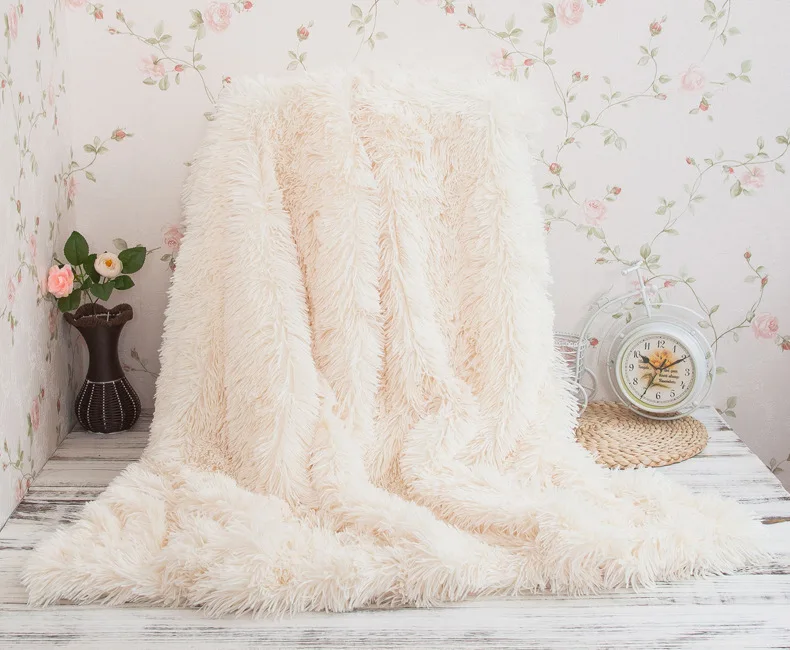 

1PC Super Soft Long Shaggy Fuzzy Fur Faux Fur Warm Elegant Cozy With Fluffy Throw Blanket