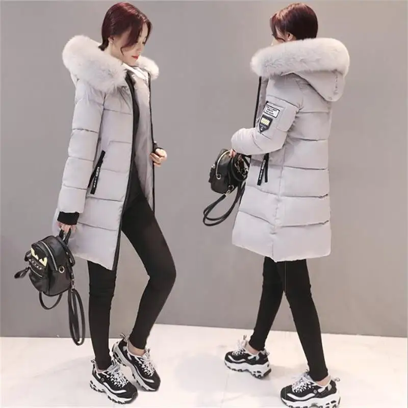 Теплая стеганая куртка с капюшоном и большим мехом Зимняя женская на молнии