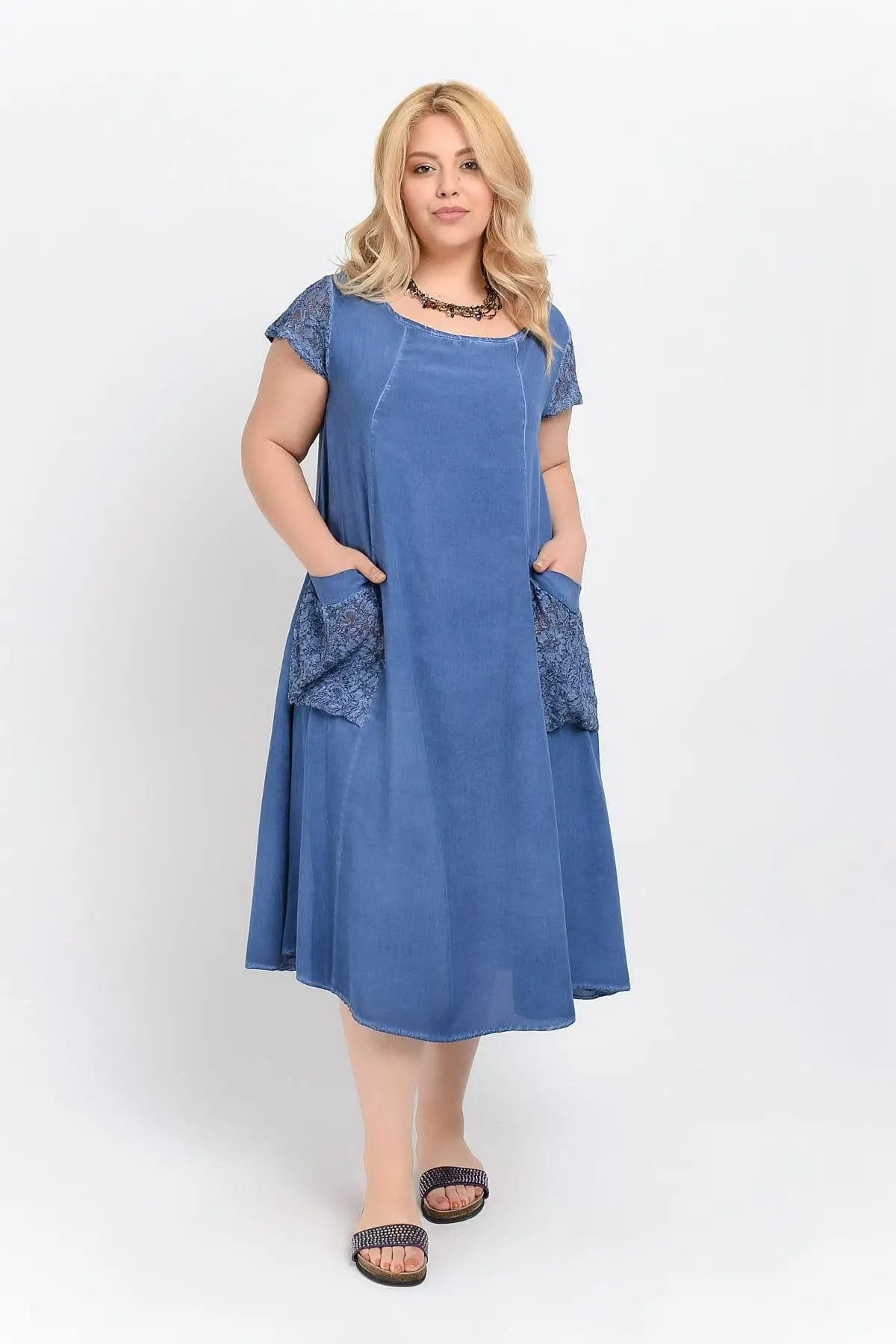 Крупный бесплатный женский безрукавный платье с кружевными вставками и карманом TB19YB110001.