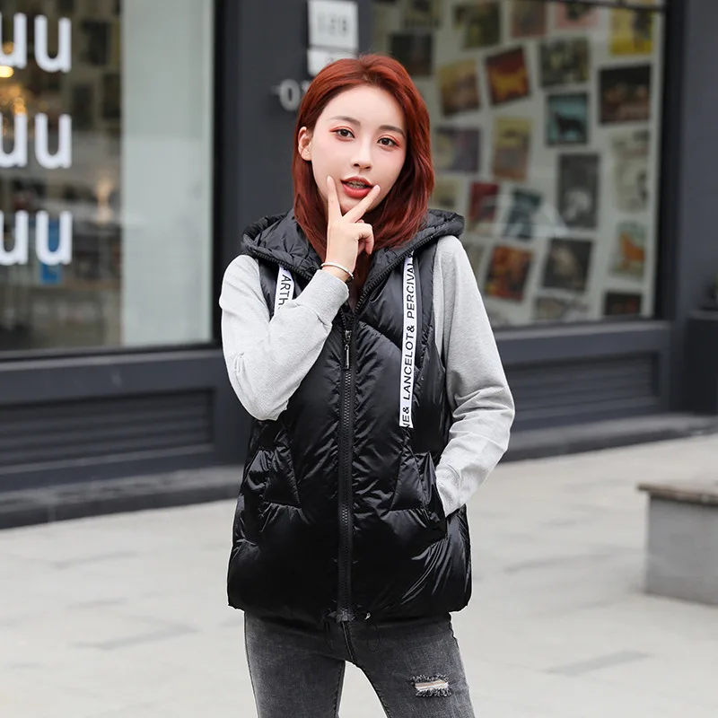 Жилет женский зимний хлопковый короткий с капюшоном без рукавов|Жилеты и