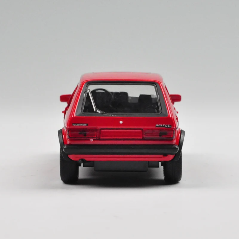 Красная модель автомобиля VW 1983 GOLF GTI 1:36 модели игрушек из сплава литый под