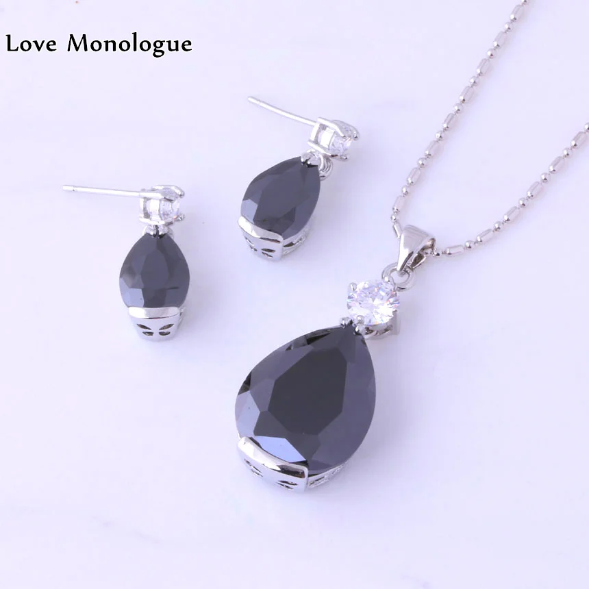 Женские серьги-гвоздики с имитацией оникса Love сережки серебряного цвета в