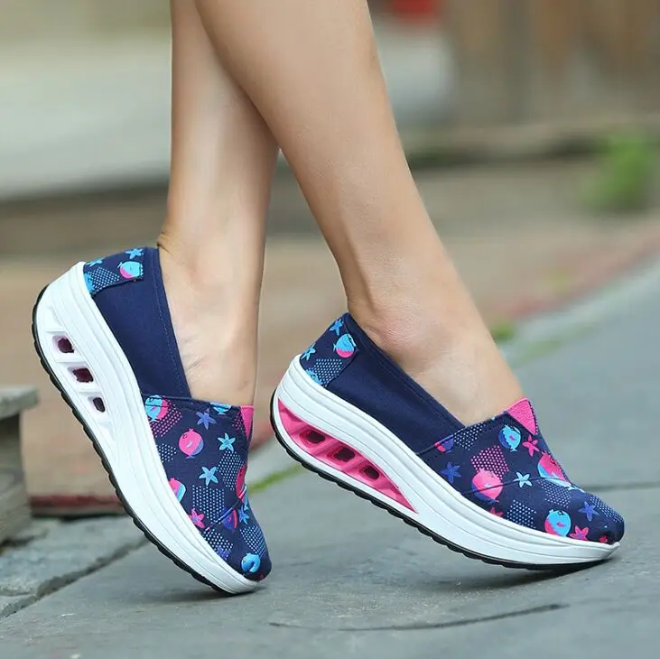 Женские холщовые кроссовки с бабочками повседневная обувь на танкетке дышащие