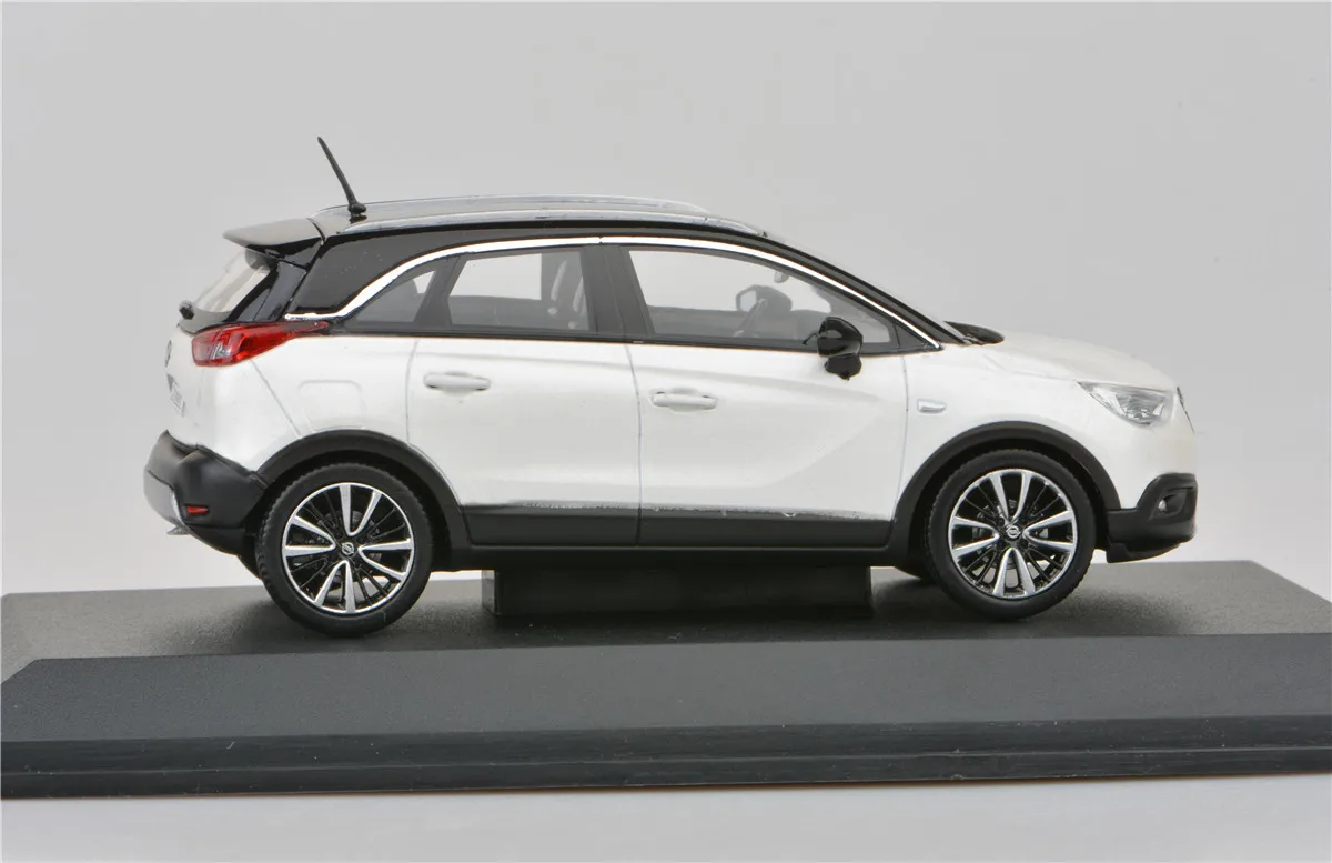 Оригинальный заводской 1:43 игрушечный автомобиль Opel Crossland X из сплава игрушки для