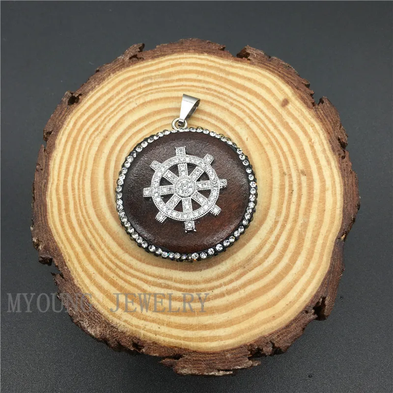 

MY1152 Round Wood Slice Paved Rhinestone Pendant With Micro Paved Rudder Front Charm Necklace kolye