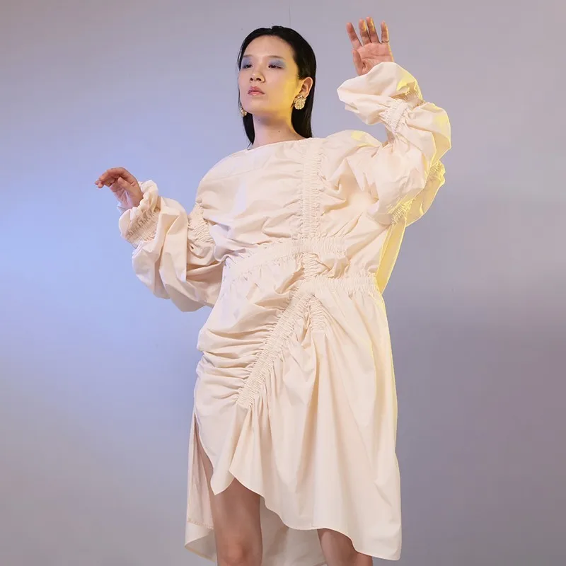 TWOTWINSTYLE с пышными рукавами женское платье нерегулярные Ruched эластичная Туника Высокая талия splited платья для женщин женский Harajuku осенняя одежда - Цвет: Ivory Dress