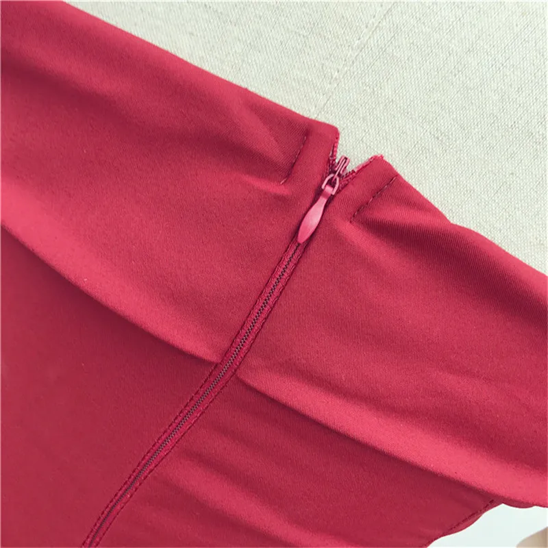 Женское облегающее вечернее мини-платье с высокой талией и воротником-лодочкой |