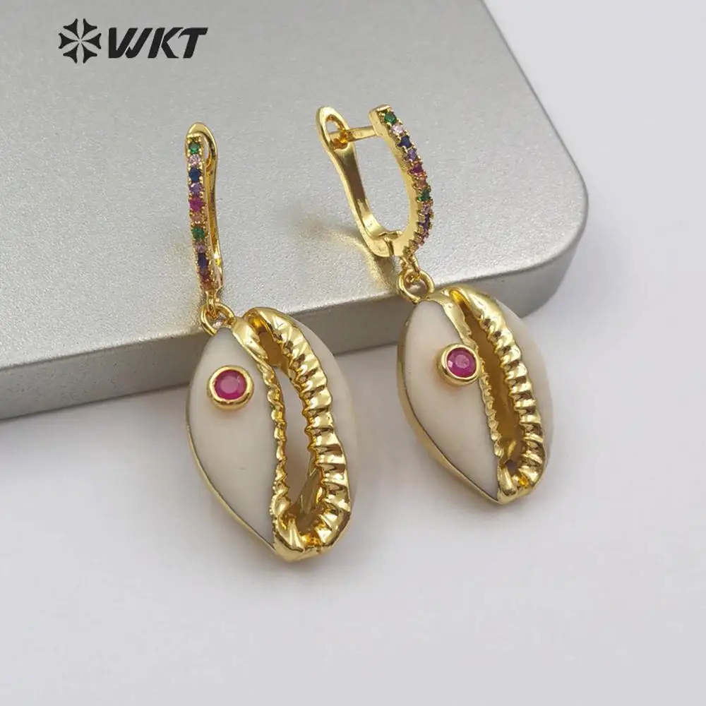 Женские серьги в виде раковины Cowrie белые и золотистые с фианитом очаровательные