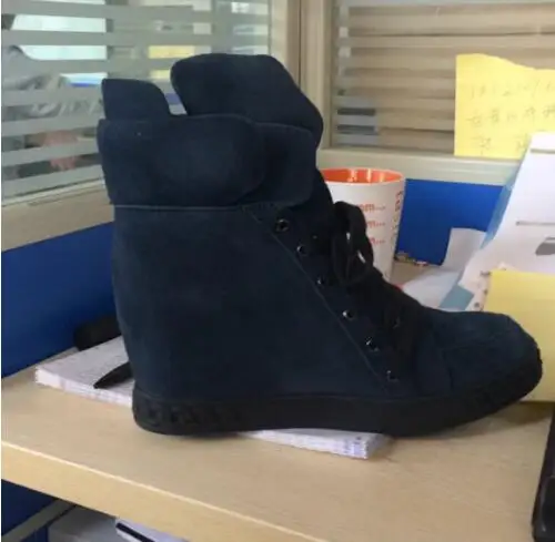 Женские замшевые кроссовки повседневная обувь на танкетке со шнуровкой высокие