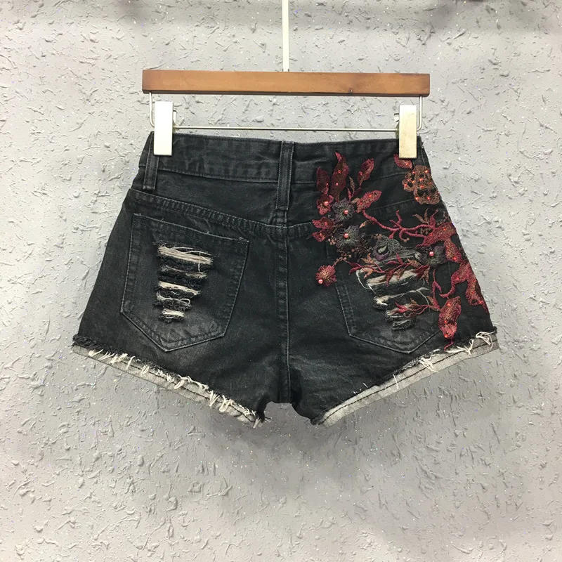 Женские джинсовые шорты с цветочной вышивкой и жемчужинами черные блестками на
