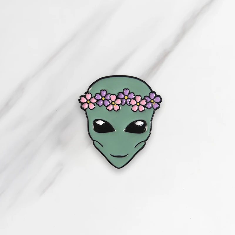 

Wreath ET Enamel Brooches Alien extraterrestrial Button Pin clothes Badge Cartoon Space Jewelry Funny Gift for Kids Friends