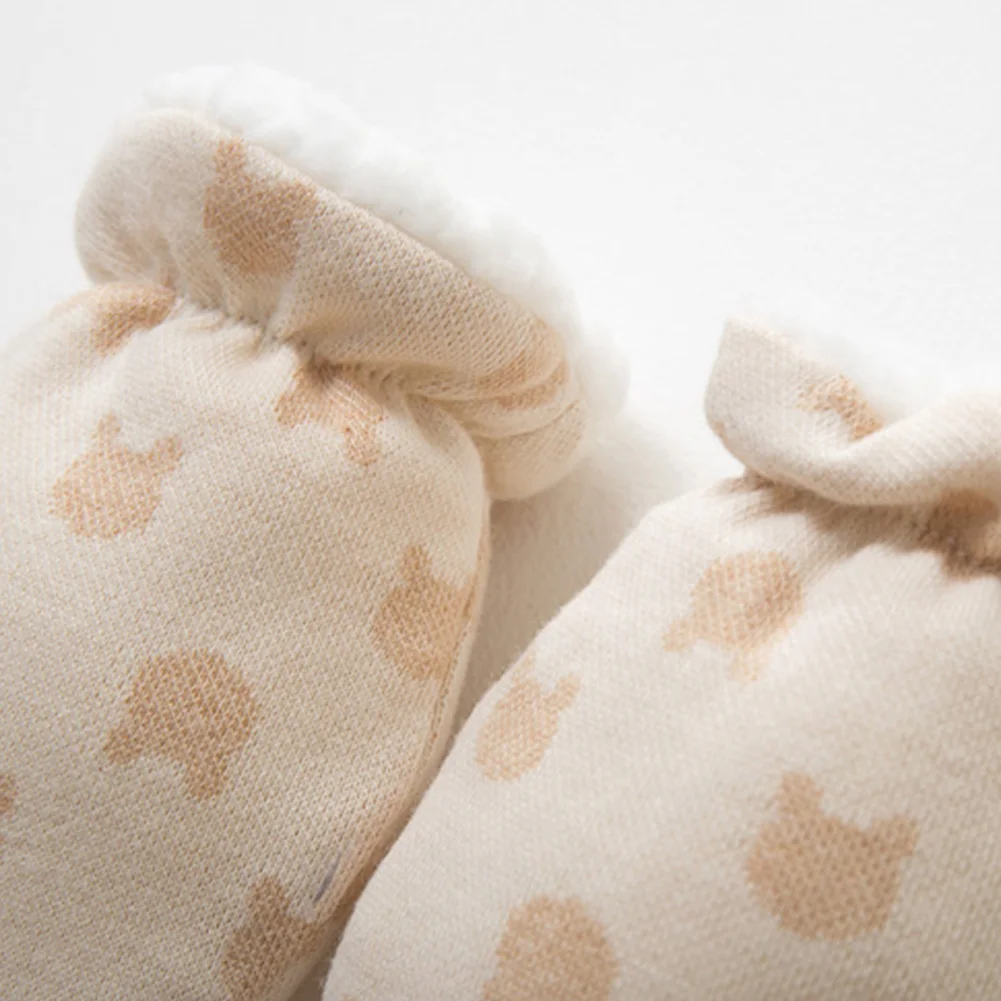 Перчатки для новорожденных; подарок для малышей; милые Нескользящие рукавицы; Теплые Зимние флисовые перчатки для мальчиков и девочек