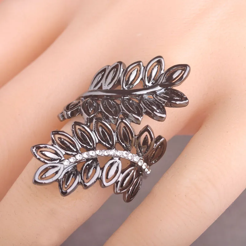 

Blucome Vintage Flower Leaves Shaped Rings Unisex Crystal Rings For Women Men Black Gun Color Ring Finger Accessories For Party