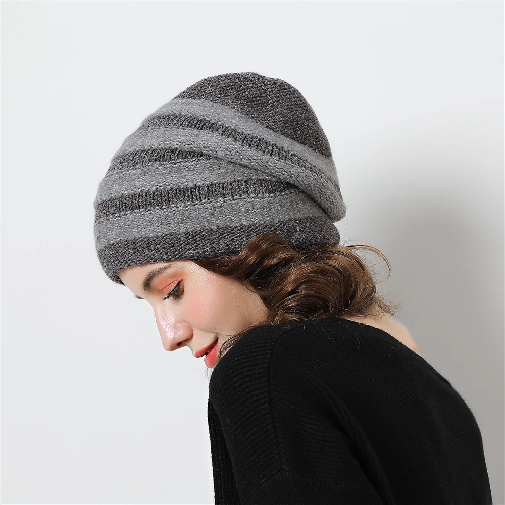 Зимняя женская шапка skullies теплая трикотажная двухслойная в полоску новые