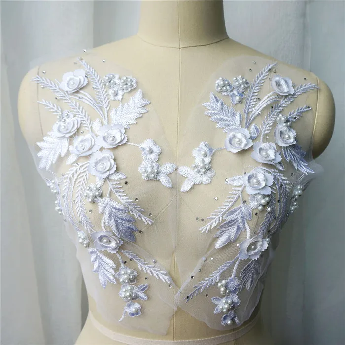 White 2 шт белый черный кружевной ткани 3D цветок кисточкой бусины стразы вышитые свадебное платье аппликация пришить патч для платья DIY декор - Цвет: White