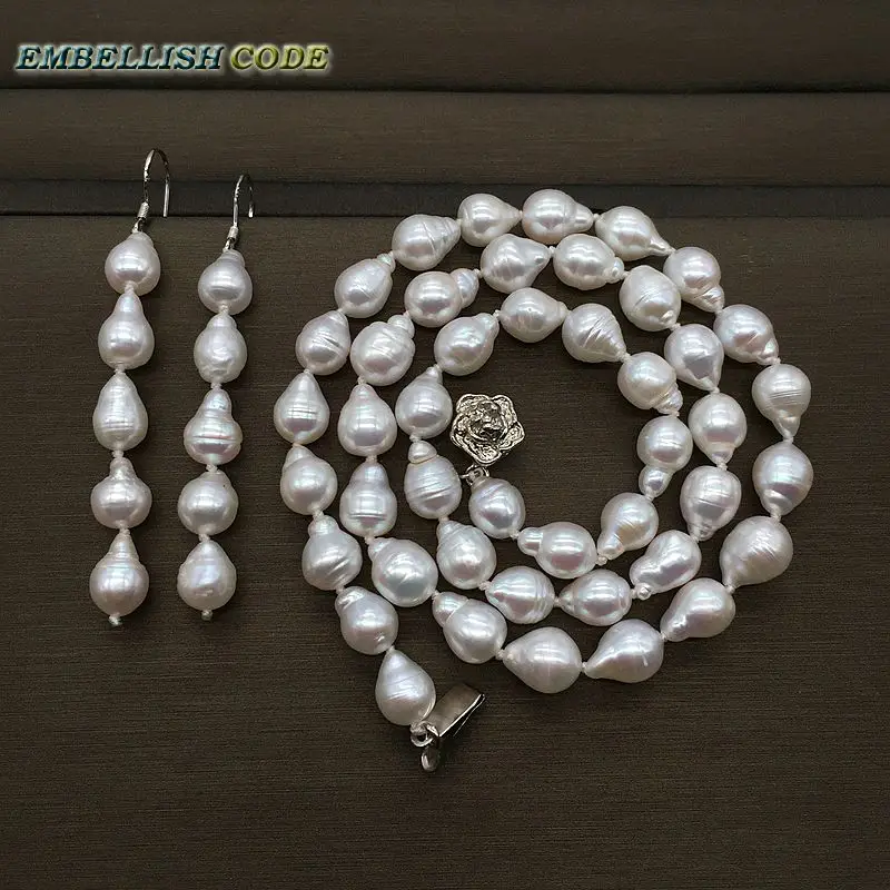 

Special small baroque pearl choker necklace hook earring set tissue nucleated flameball white natural screw thread pearls Lady