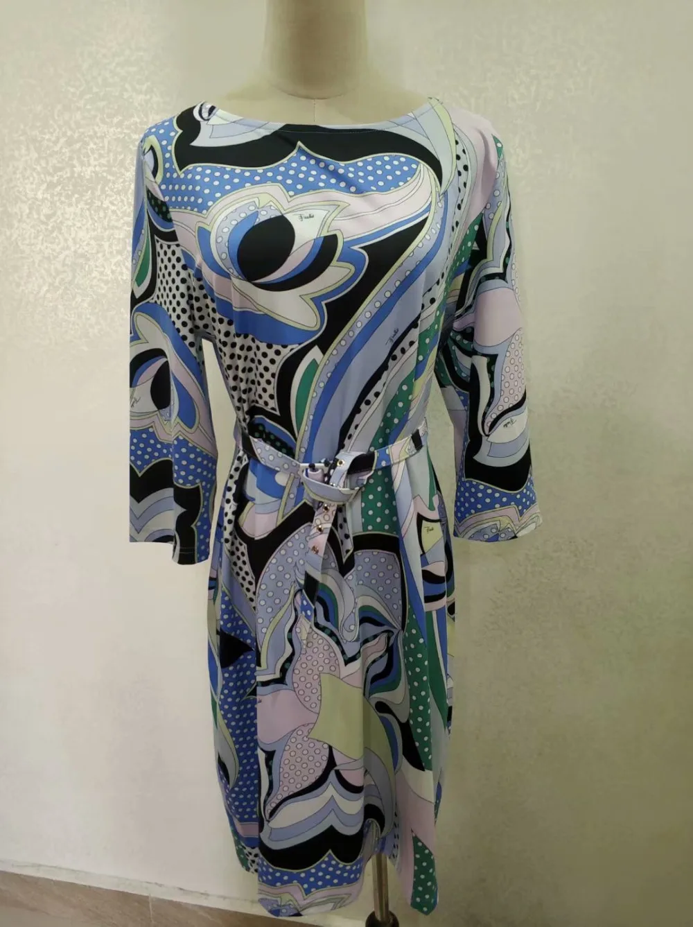 Женское дизайнерское платье с рукавами 2018 облегающее шелковое разных цветов