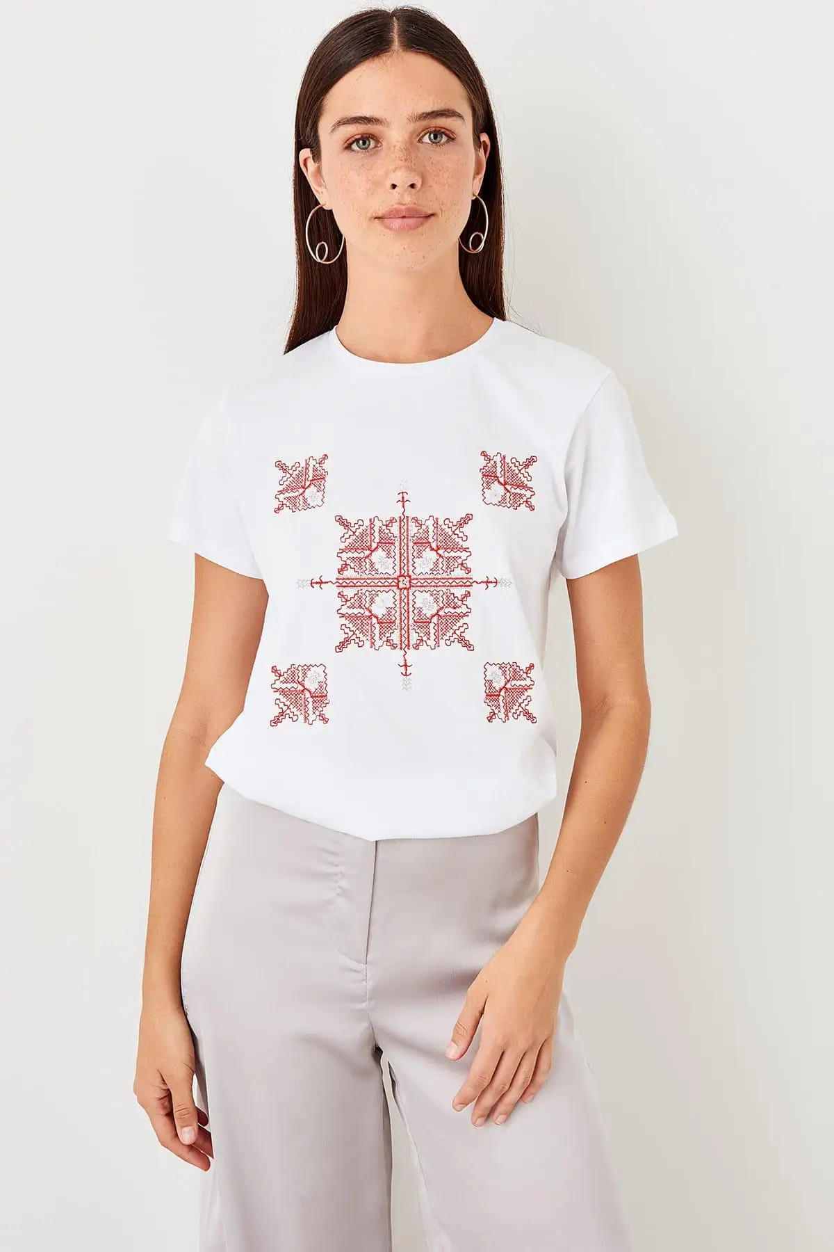Trendyol белые вышитые Базовые Трикотажные футболки TWOSS19TS0211 | Женская одежда