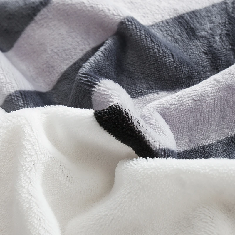 Комплект постельного белья из флиса с рисунком в полоску пододеяльник