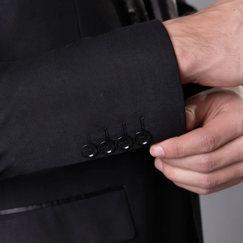 Красивый мужской костюм из 3 предметов приталенный куртки + брюки жилеты