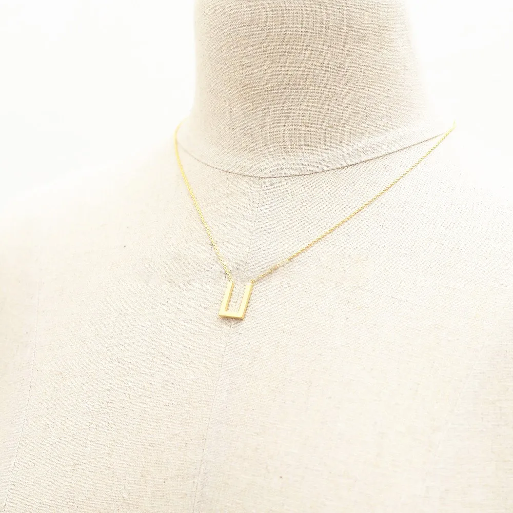 

Fashion U pendant necklaces Beautiful drawing on the surface of the u-shaped necklaces Geometry pendant necklaces