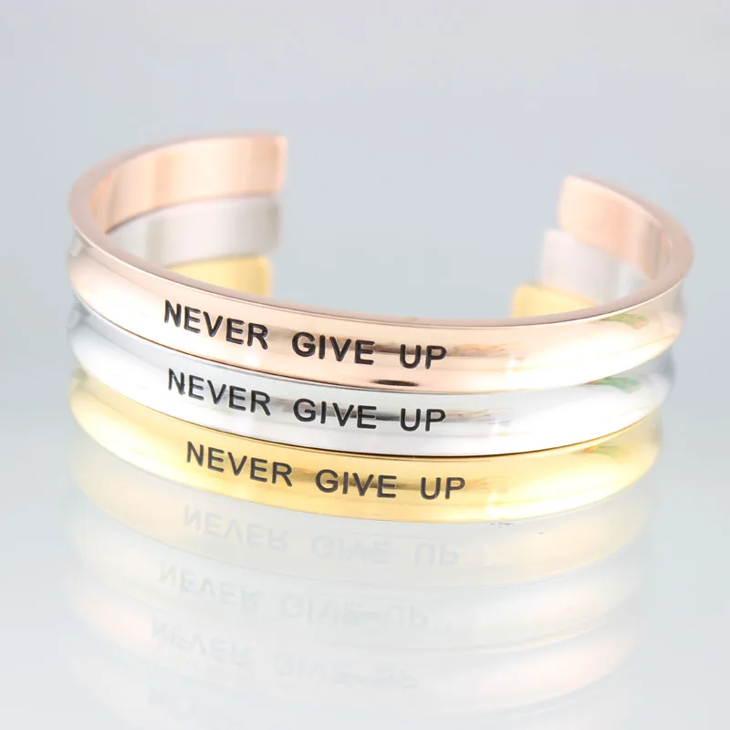 Никогда не сдается нержавеющая сталь на заказ Выгравированный положительный