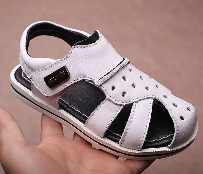 2017 г. Детская обувь кожаные сандалии тонкие туфли с отверстиями Повседневная