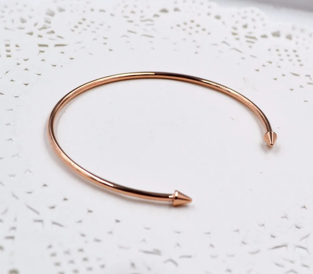 Простой дизайн браслет на запястье с ногтями ювелирные изделия из титановой