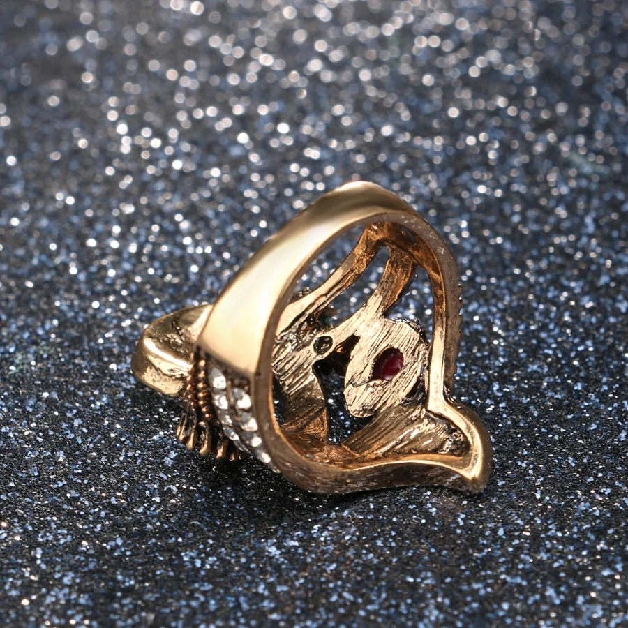 Женское Винтажное кольцо с эмалью золотистое черной | Украшения и аксессуары - Фото №1