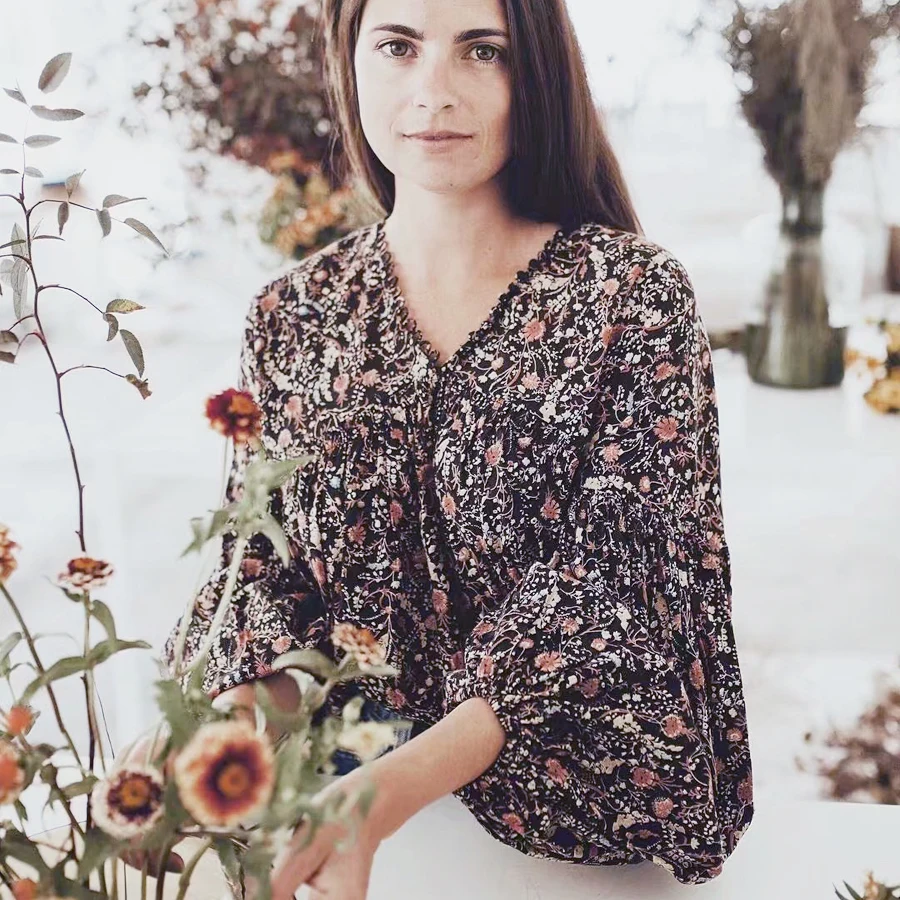 Женская блузка в стиле бохо с длинным рукавом и треугольным вырезом из хлопка