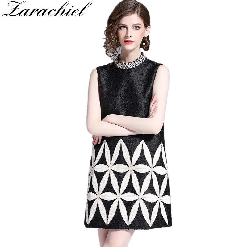 Женское офисное платье без рукавов модельное цельное прямое жаккардовое с