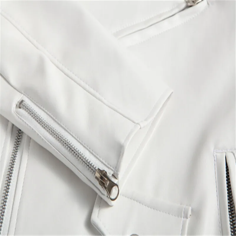 Мужская кожаная куртка на молнии белая приталенная мотоциклетная из