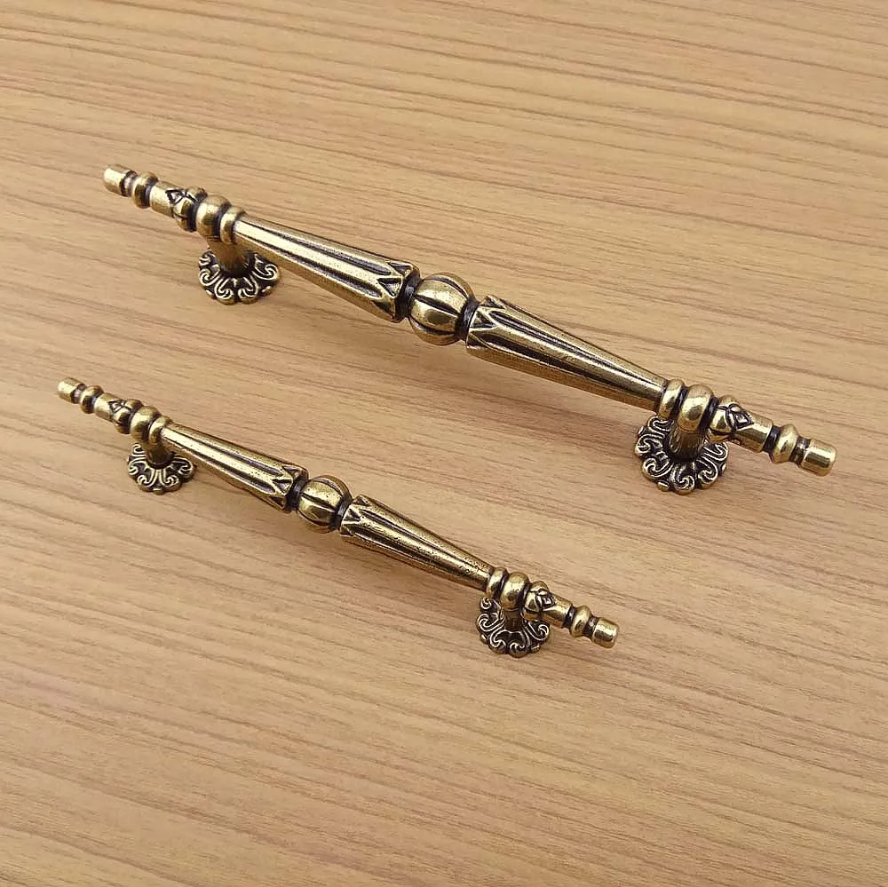 

Antique Bronze Classic Furniture Hardware Handle Kitchen Cabinets Drawer Wardrobe Cupboard Handle Dresser Wooden Door Pull Knobs
