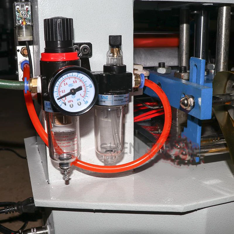 Пневматическая настольная машина для бронзирования плоского прессования