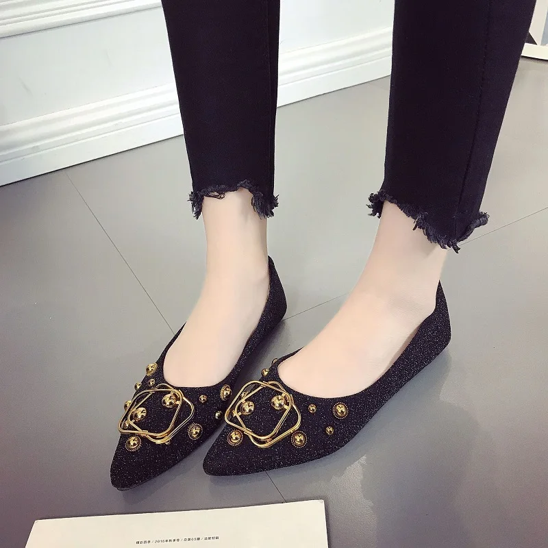 Женская обувь с острым закрытым носком тонкие туфли заклепками матовая женская