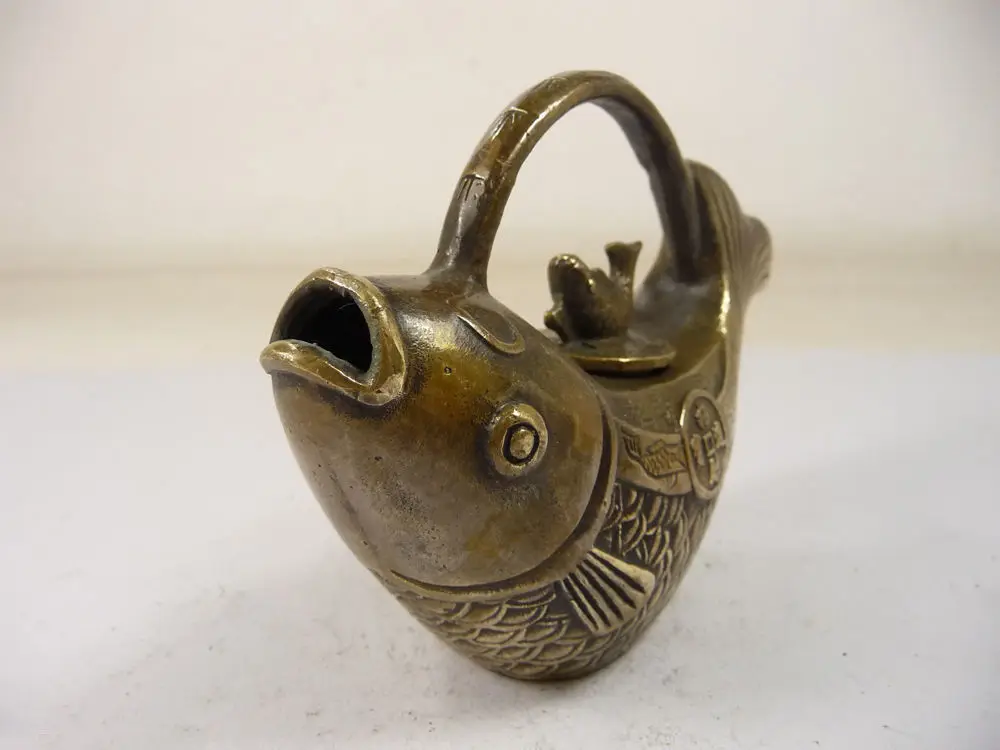 

4 inch / collectible china handwork old copper carved fish shape superb teapot Free shipping