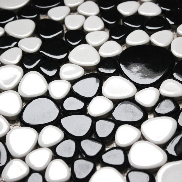 Белый и черный камешек глазурованной керамической плитки мозаики для ванной Душ