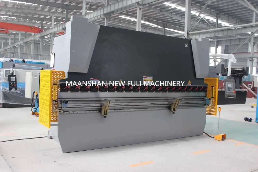 Гидравлический nc листогибочный пресс с инженерным обслуживанием CNC