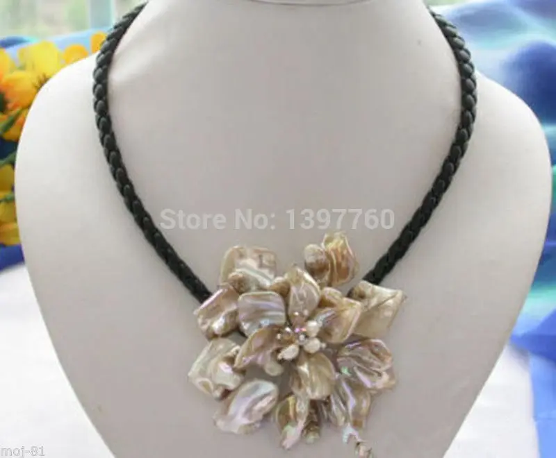 

Fashion Jewelry Shell Pearl Flower Pendant Necklace 18"