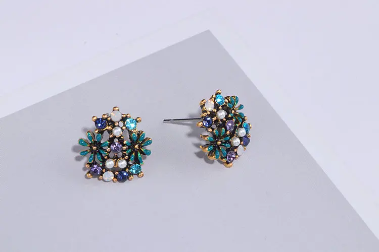 Vintage Sweet Cute Flower Stud Earrings for Women New Fashion Pearl Crystal Earrings Femme Brincos Wholesale Jewelry WX195