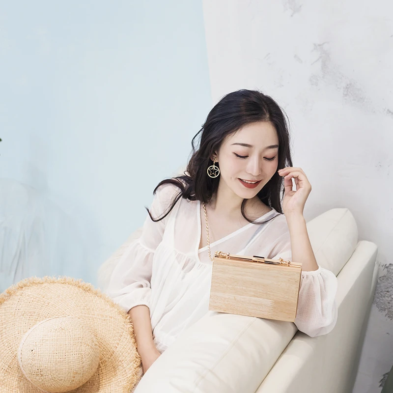 Новинка 2019 Женская деревянная сумка мессенджер через плечо простой стиль
