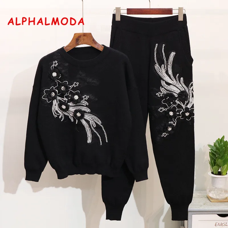 Женский трикотажный костюм ALPHALMODA черный свитер с цветочным принтом и блестками