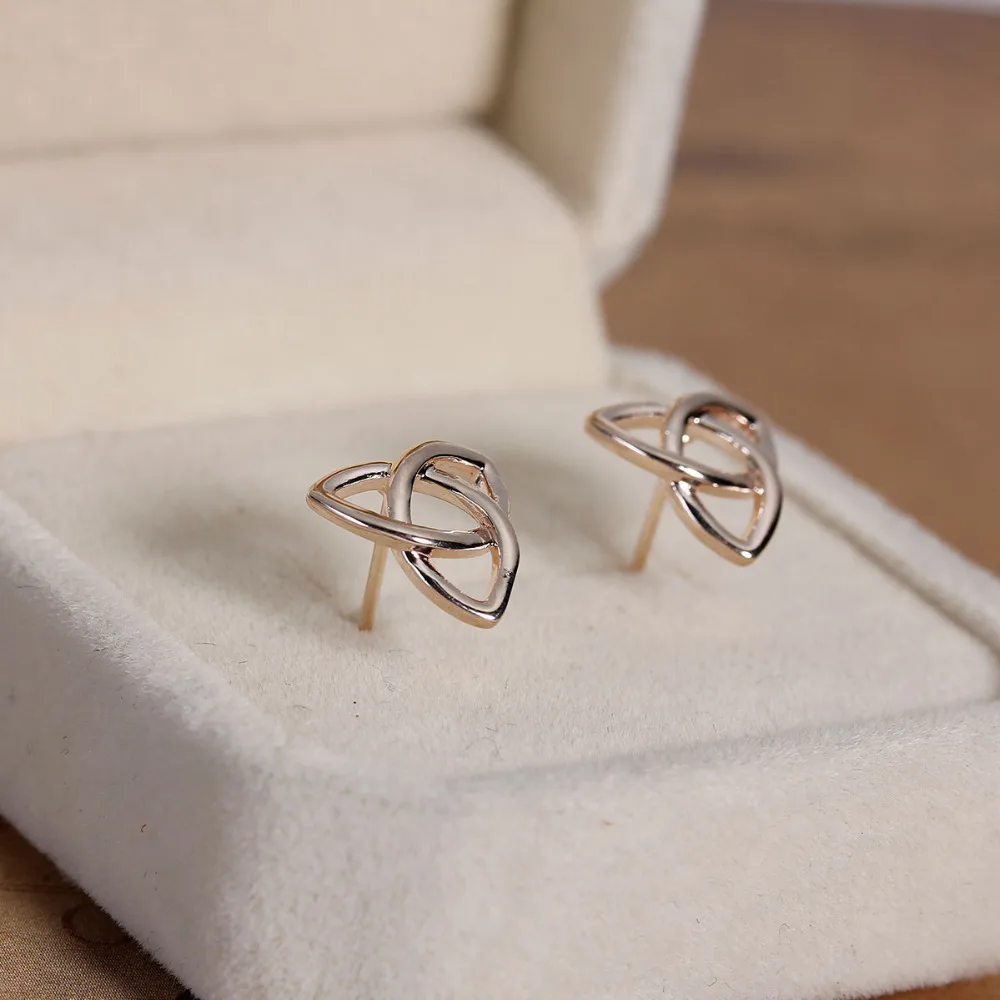 DoreenBeads медные серьги гвоздики с розовым золотым треугольным узлом 12 мм (4/8 &quot) x 11
