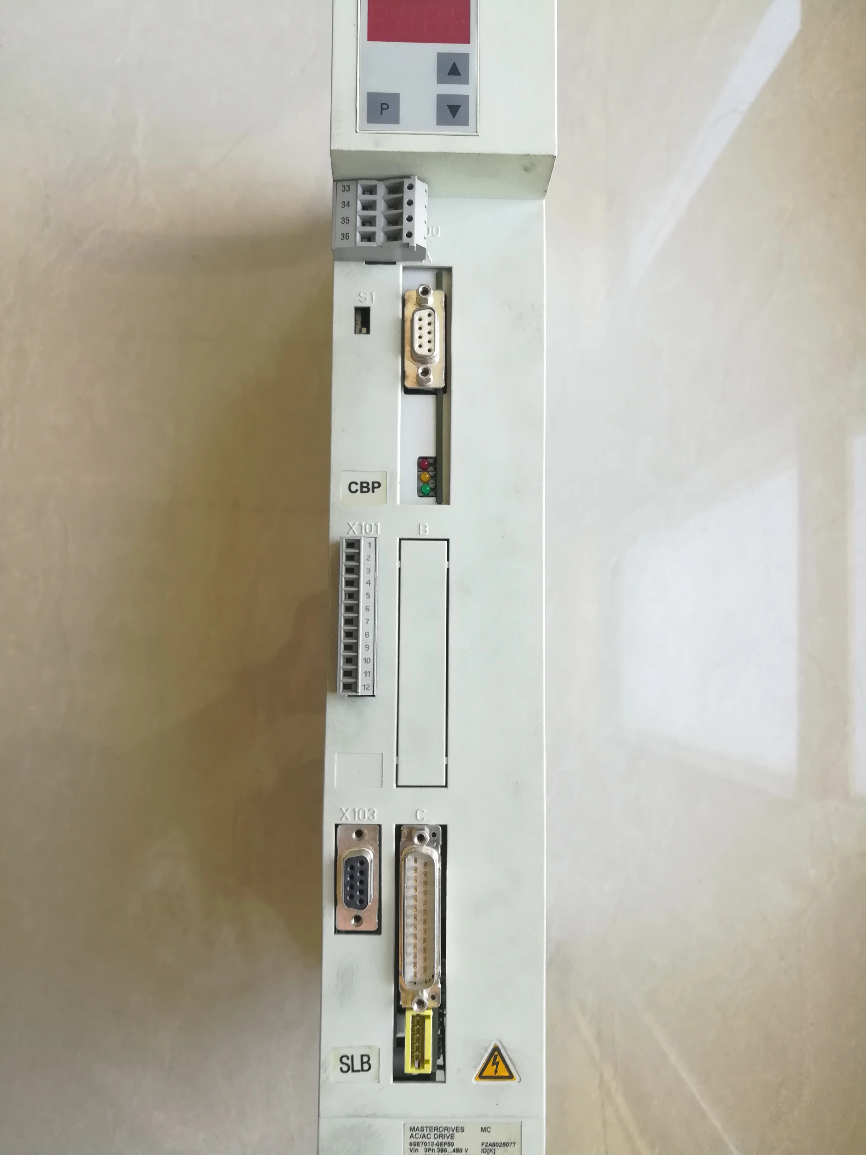 Инвертор Siemens Microinverter 6SE7013-0EP50 используется в хорошем состоянии Инструменты