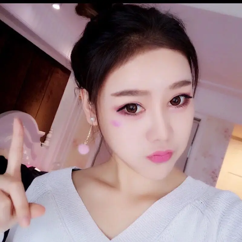 Новые модные 2018 простые осенние и зимние короткие серьги с плюшевым шариком