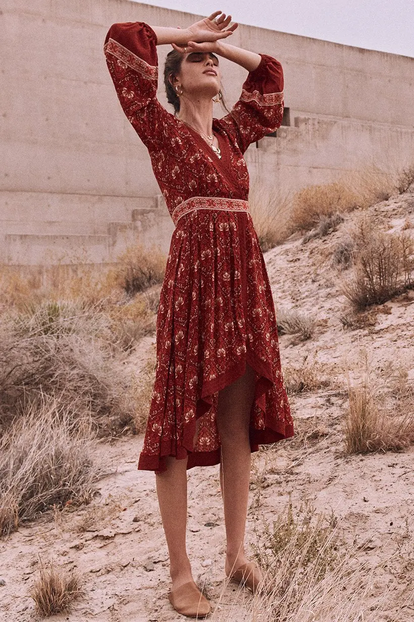 Женское коктейльное платье BOHOFREE средней длины с открытой кромкой и цветочным